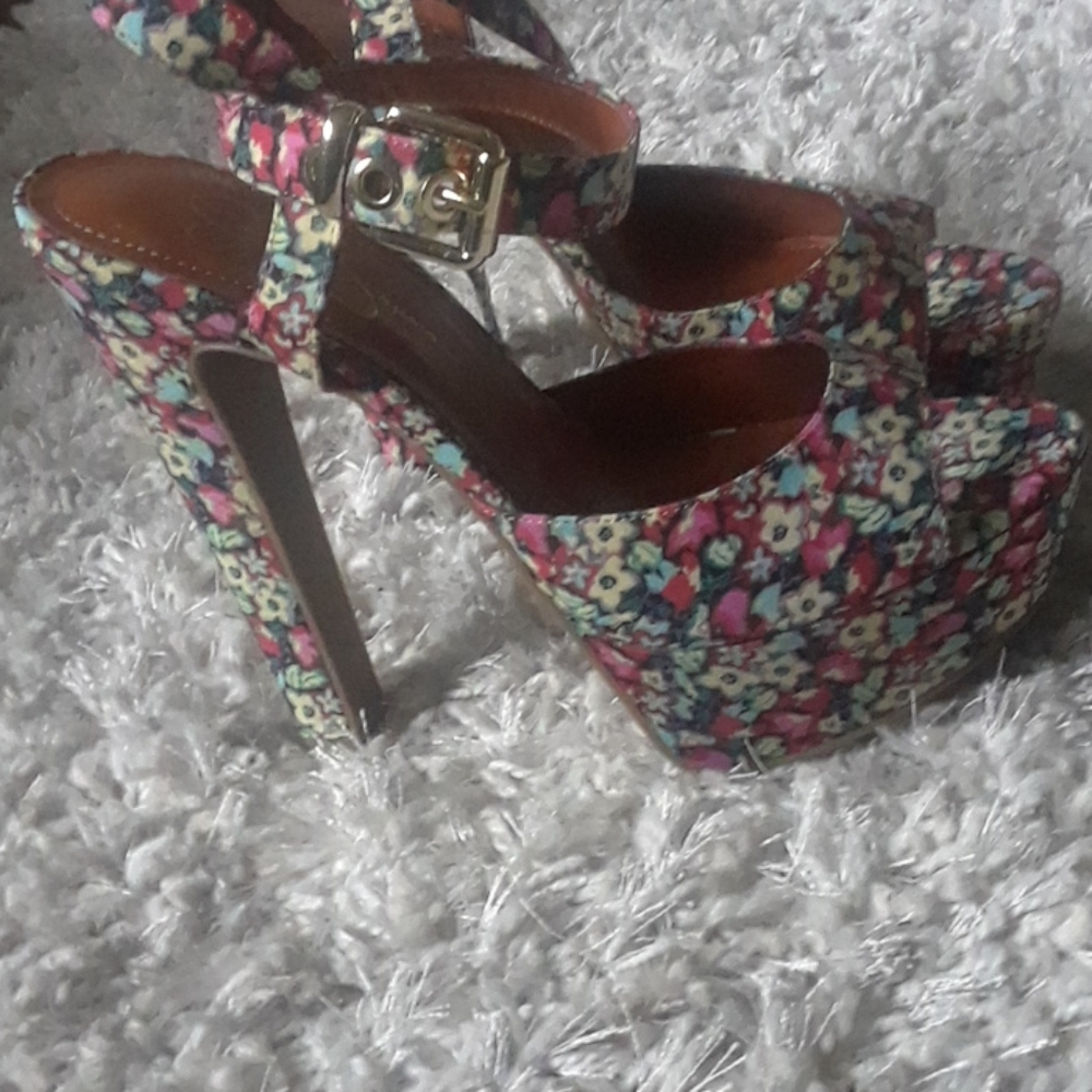 Jessica Simpson Heel